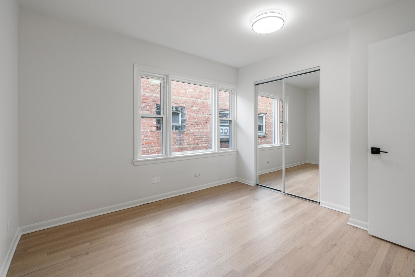 5439 N Artesian Avenue Unit: 1