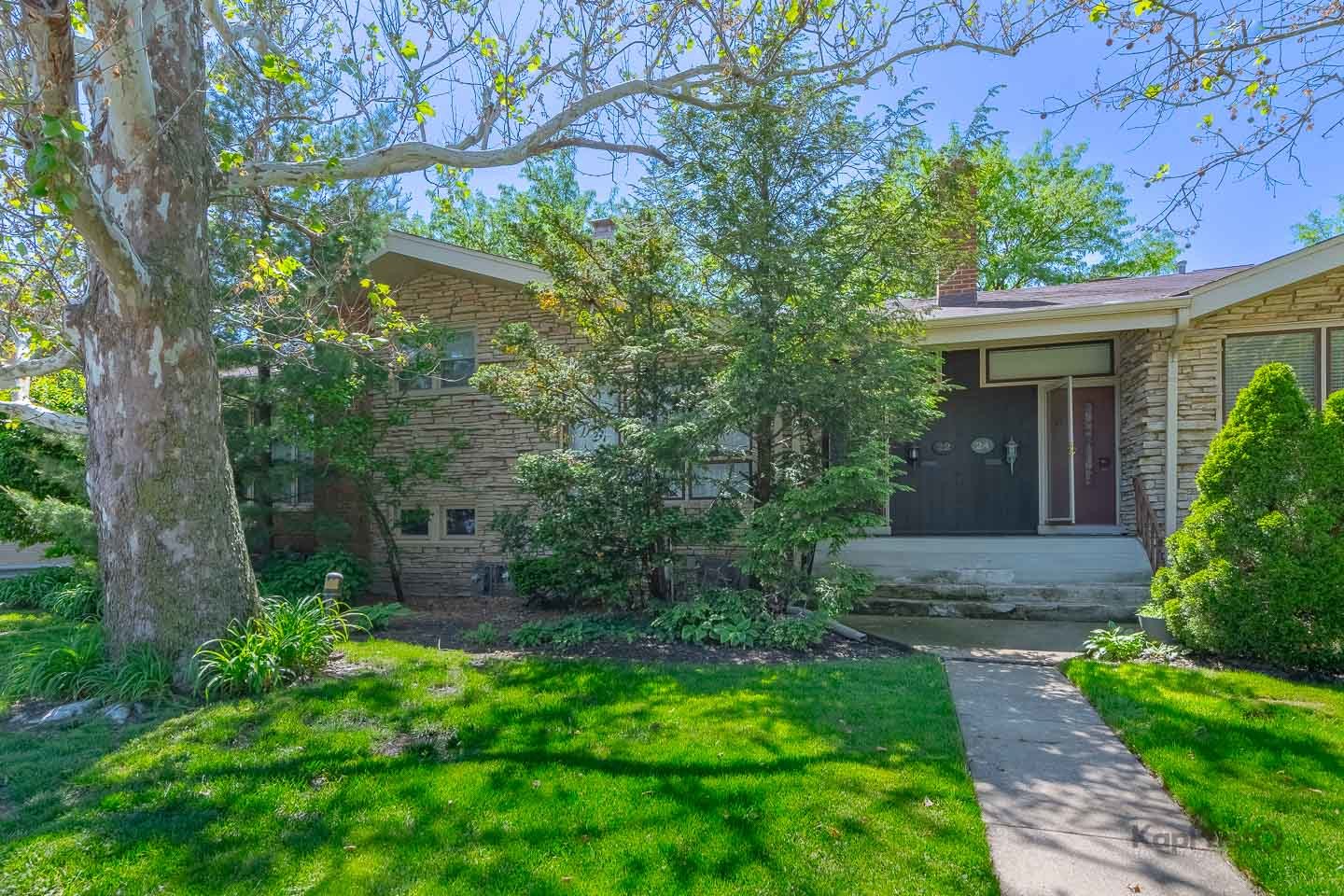 22 N DEE Road Unit: 22