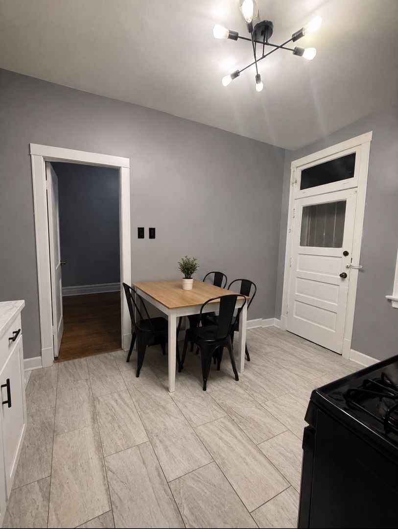 7031 S Laflin Street Unit: 1