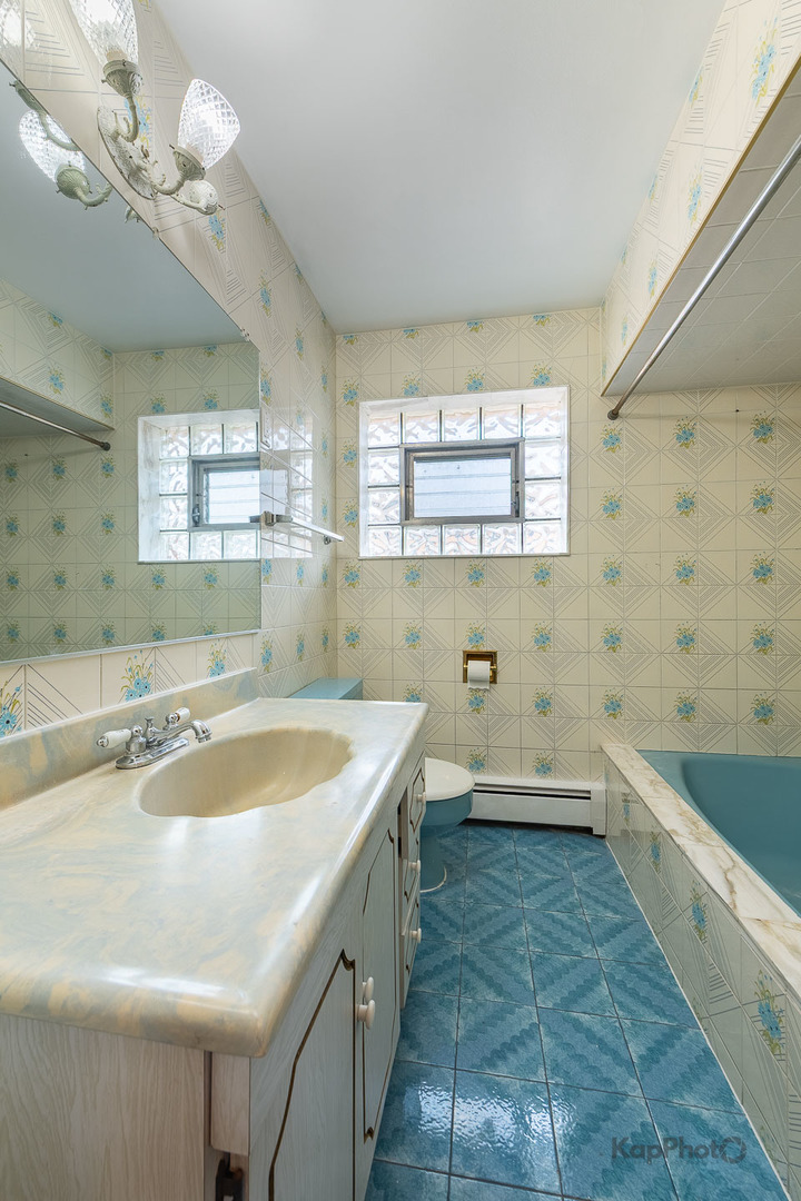 8417 W Berwyn Avenue Unit: 2