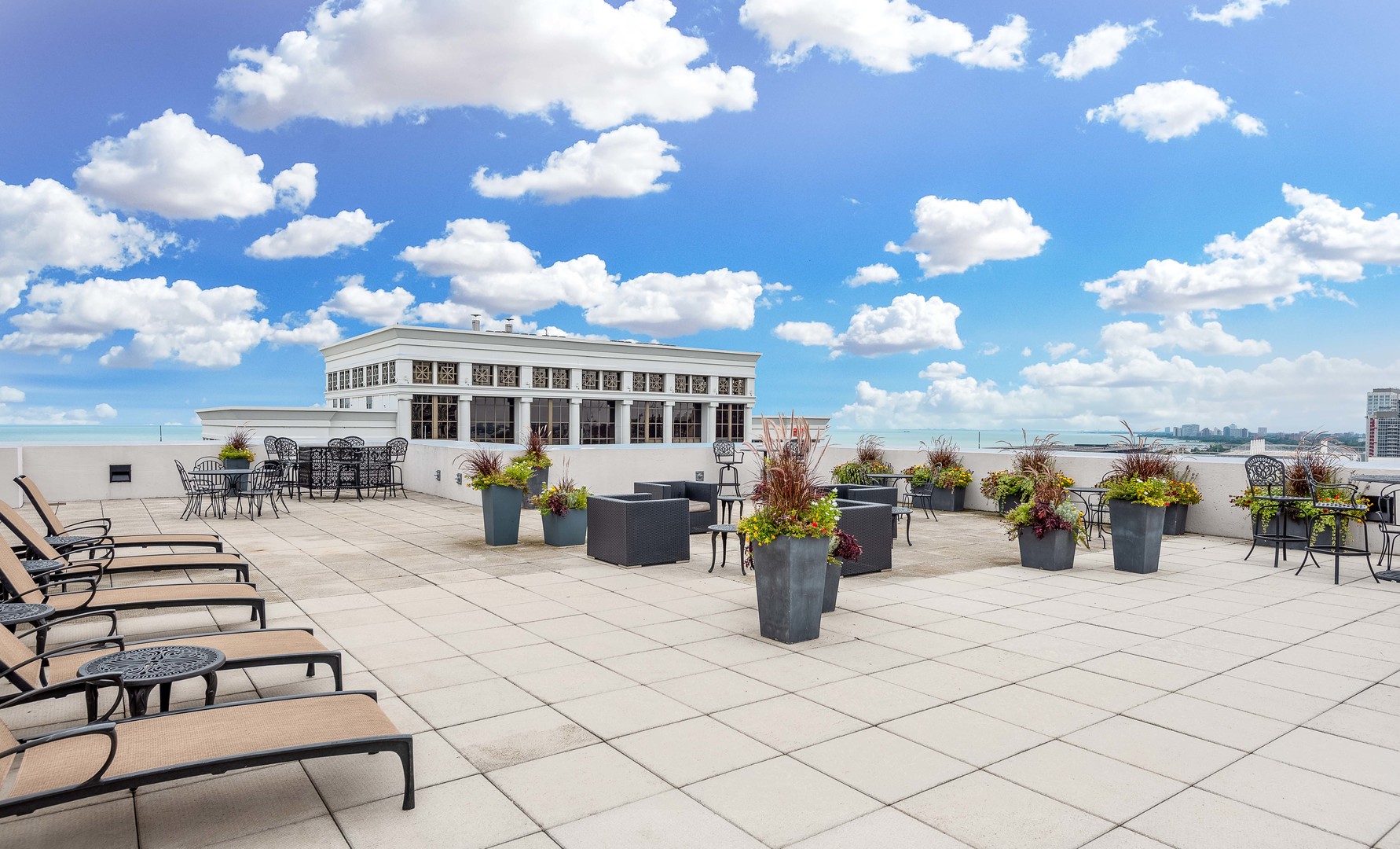 1322 S Prairie Avenue Unit: 304