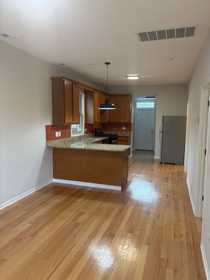 6834 S Dorchester Avenue Unit: 2