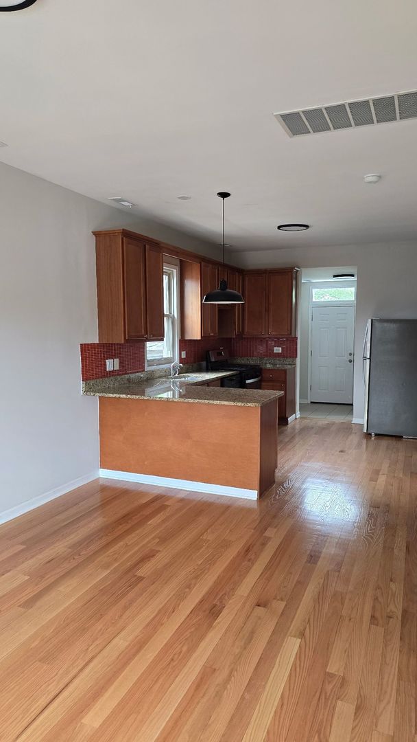 6834 S Dorchester Avenue Unit: 2