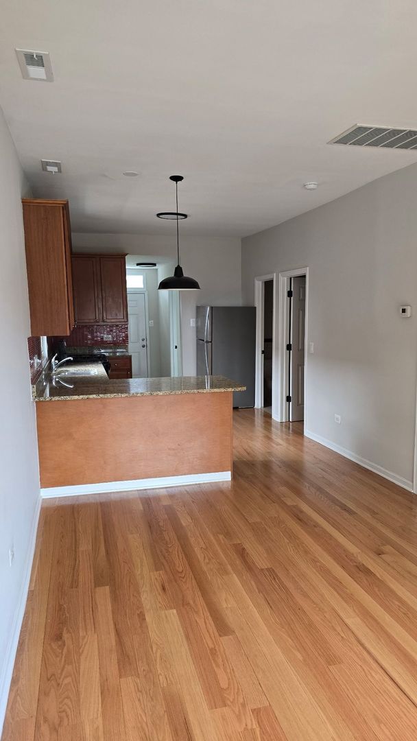 6834 S Dorchester Avenue Unit: 2