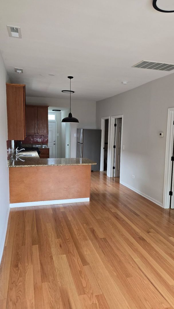 6834 S Dorchester Avenue Unit: 2