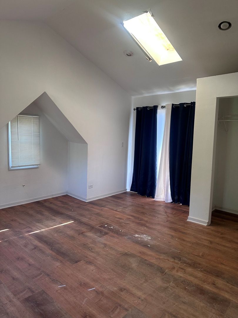526 E 154th Place