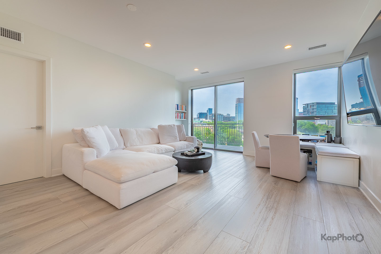 859 W Erie Street Unit: 506