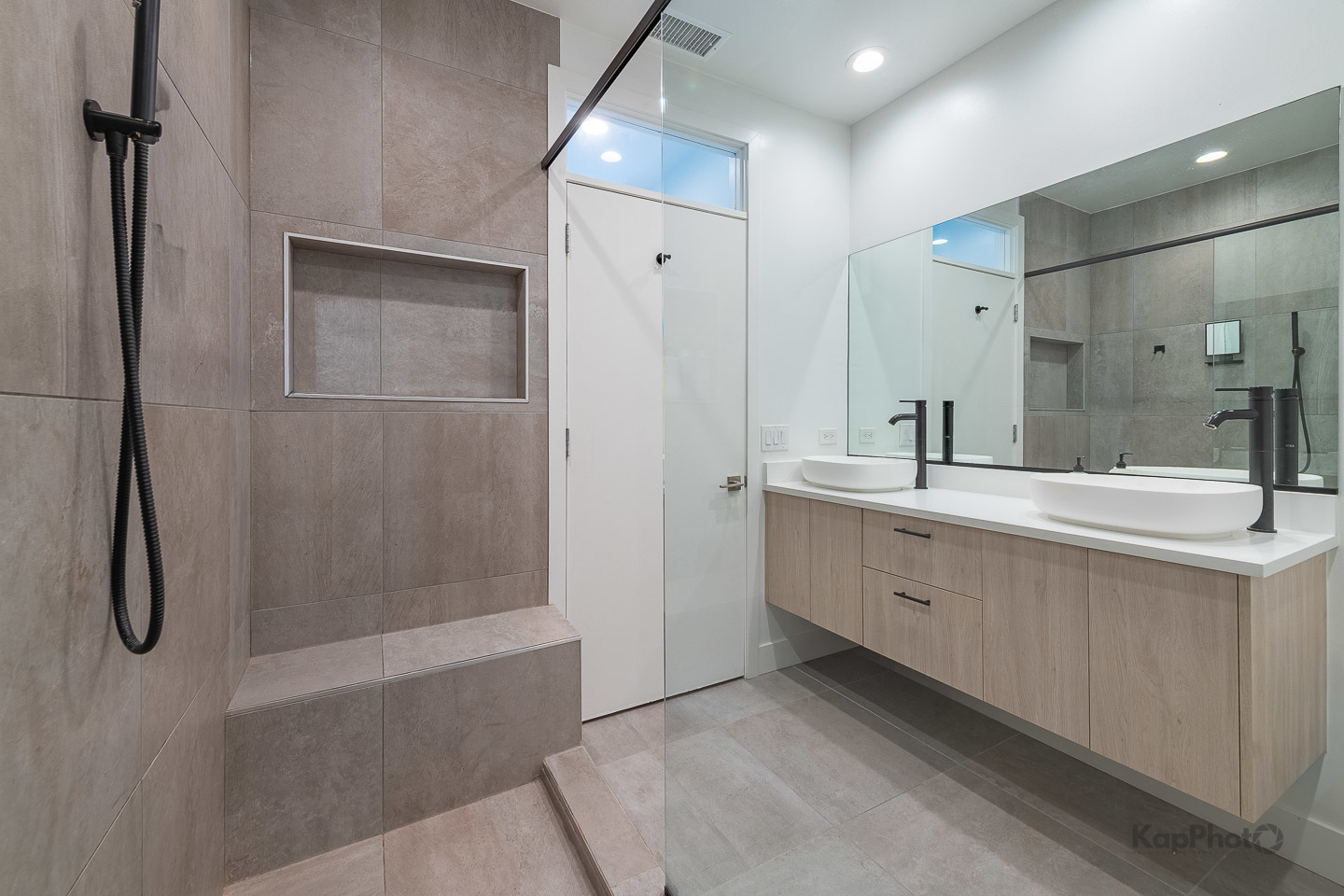 859 W Erie Street Unit: 506