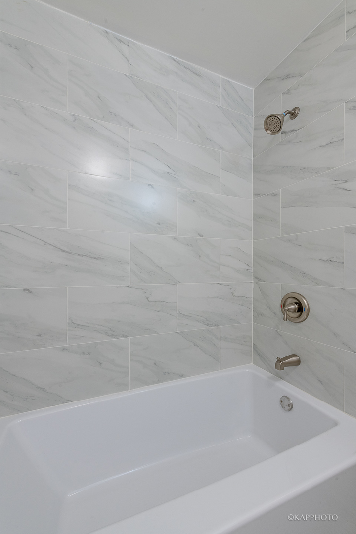 2435 W Polk Street Unit: 3