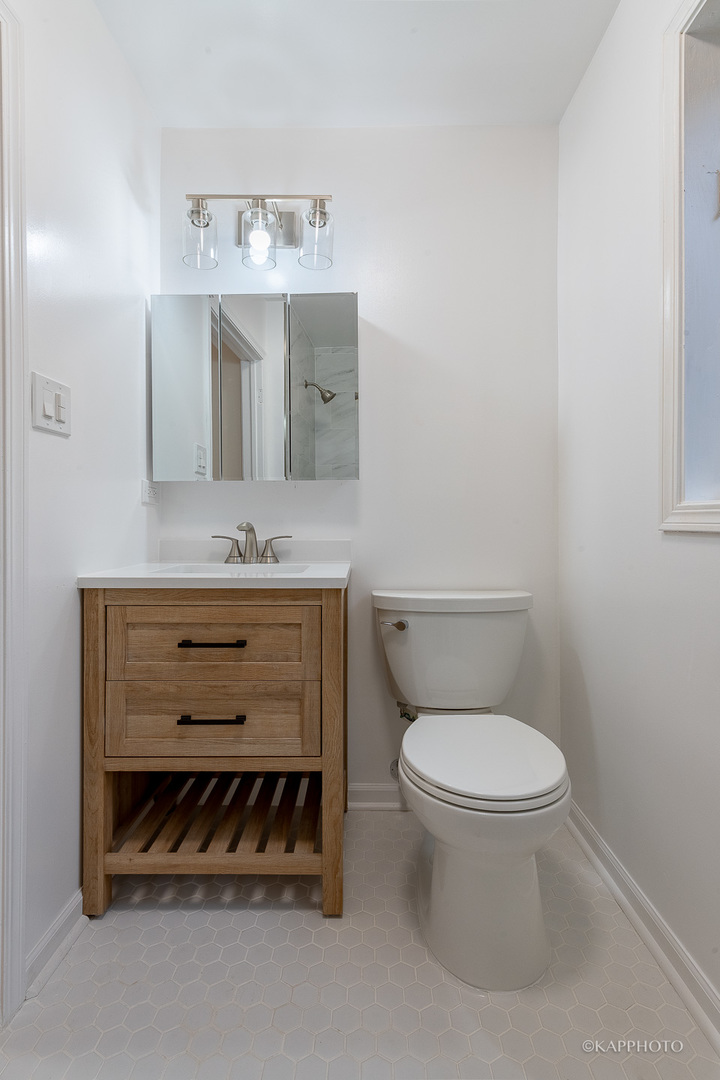 2435 W Polk Street Unit: 3