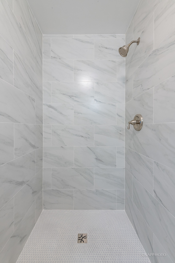 2435 W Polk Street Unit: 3