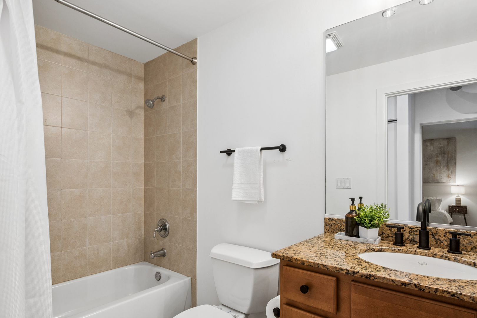 1150 W 15TH Street Unit: 302