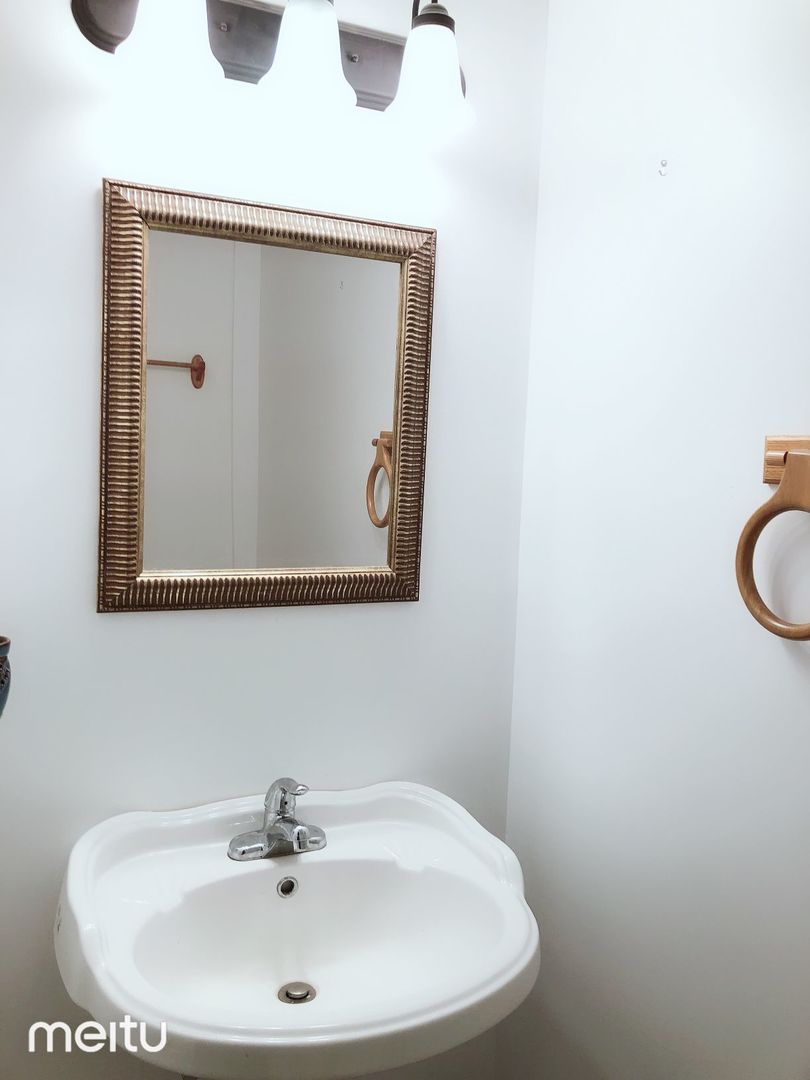3607 W 53rd Street Unit: 5