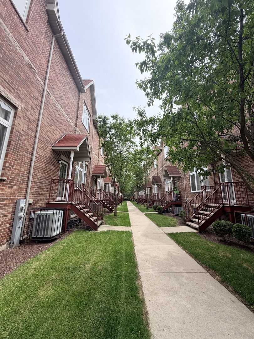 3607 W 53rd Street Unit: 5