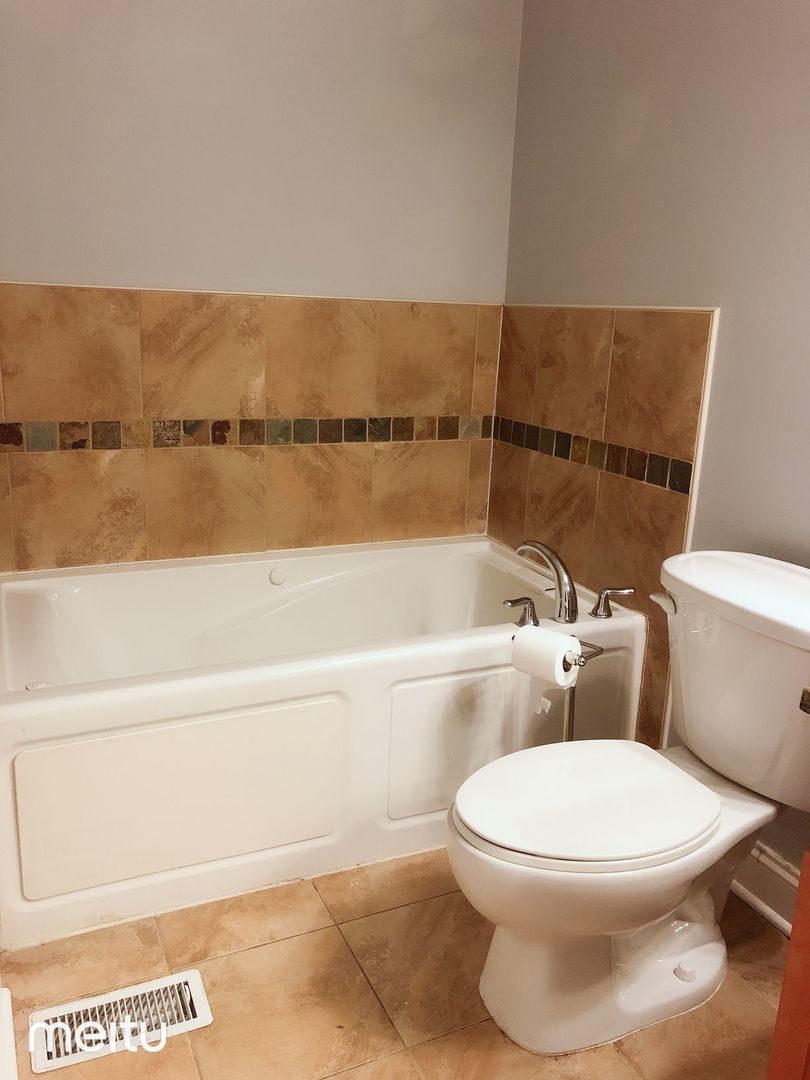 3607 W 53rd Street Unit: 5