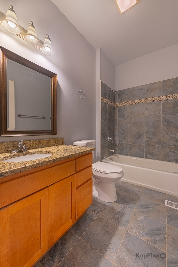 3607 W 53rd Street Unit: 5