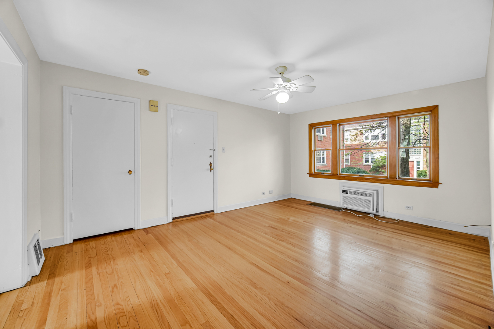 1931 W Albion Avenue Unit: 1