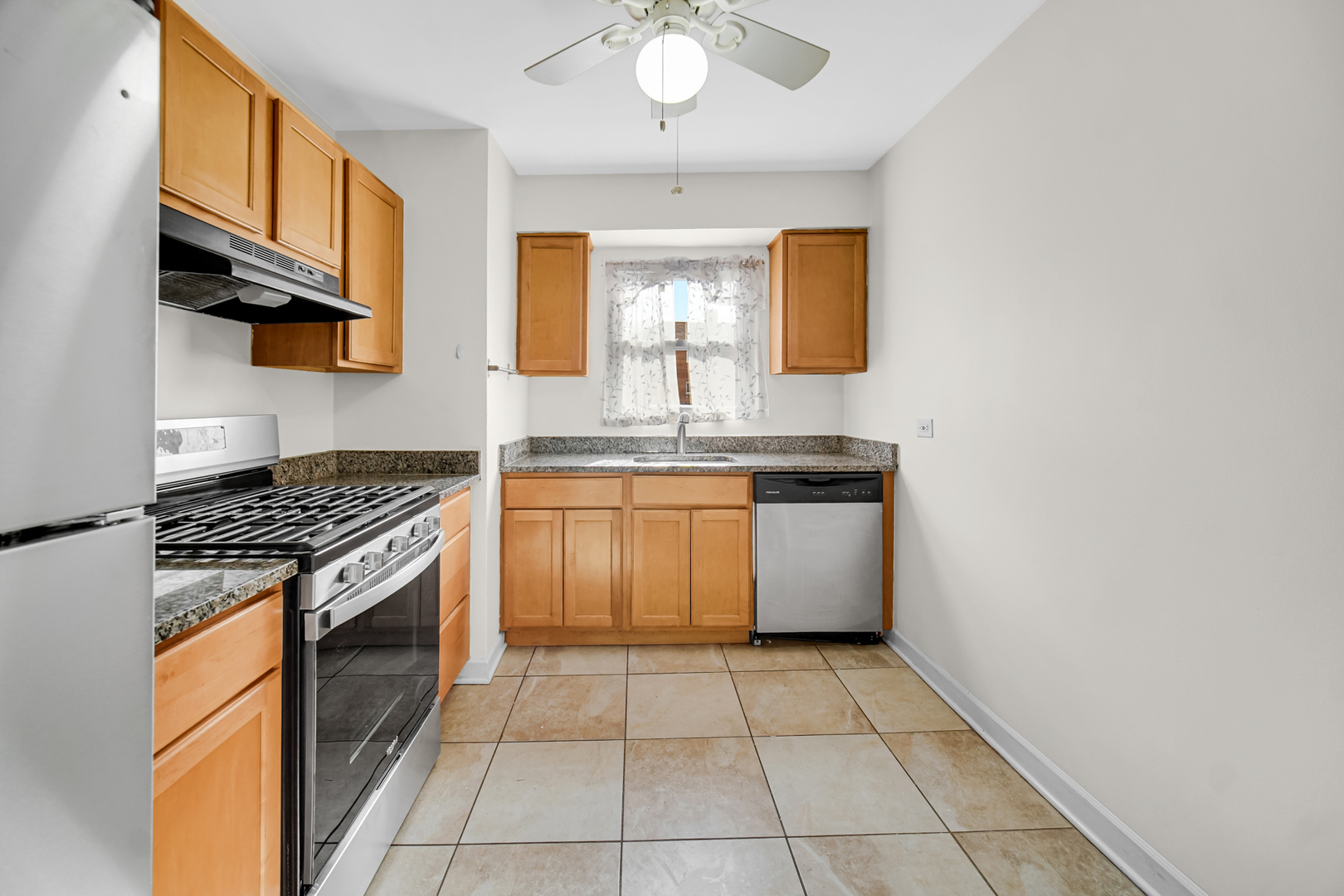 1931 W Albion Avenue Unit: 1