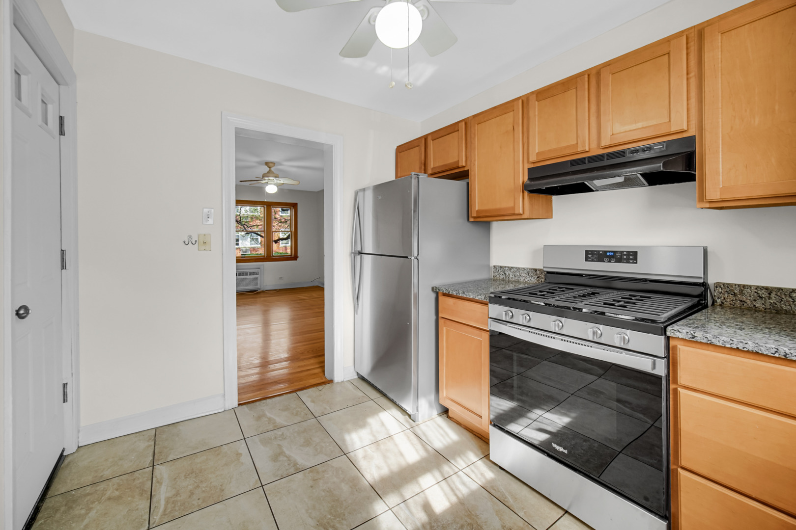1931 W Albion Avenue Unit: 1