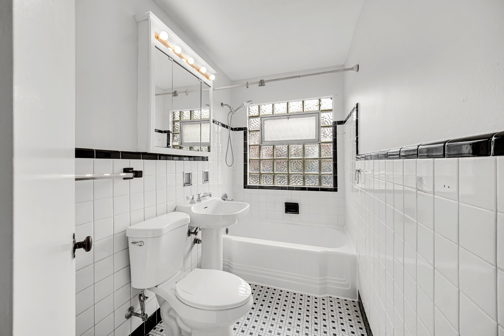 1931 W Albion Avenue Unit: 1