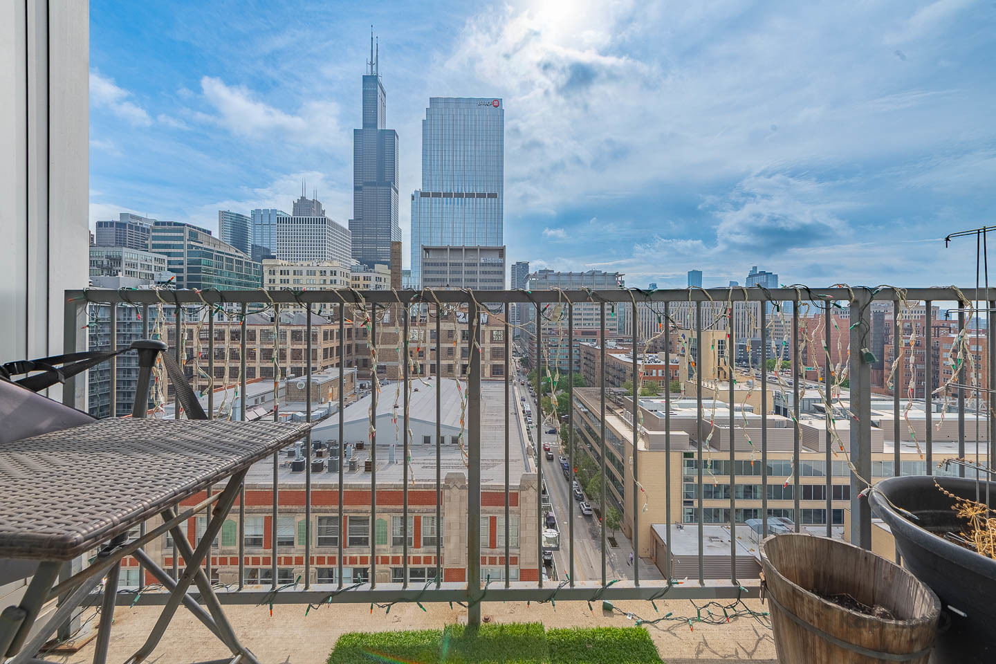 700 W Van Buren Street Unit: 1404