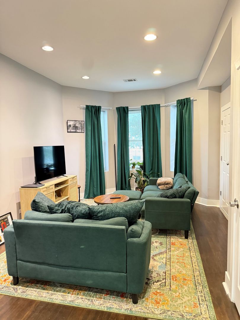 1019 N Ridgeway Avenue Unit: 1