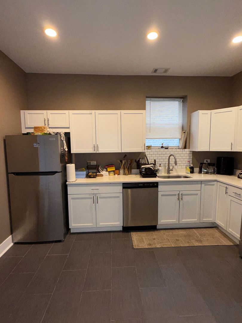 1019 N Ridgeway Avenue Unit: 1