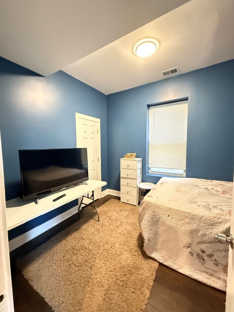 1019 N Ridgeway Avenue Unit: 1