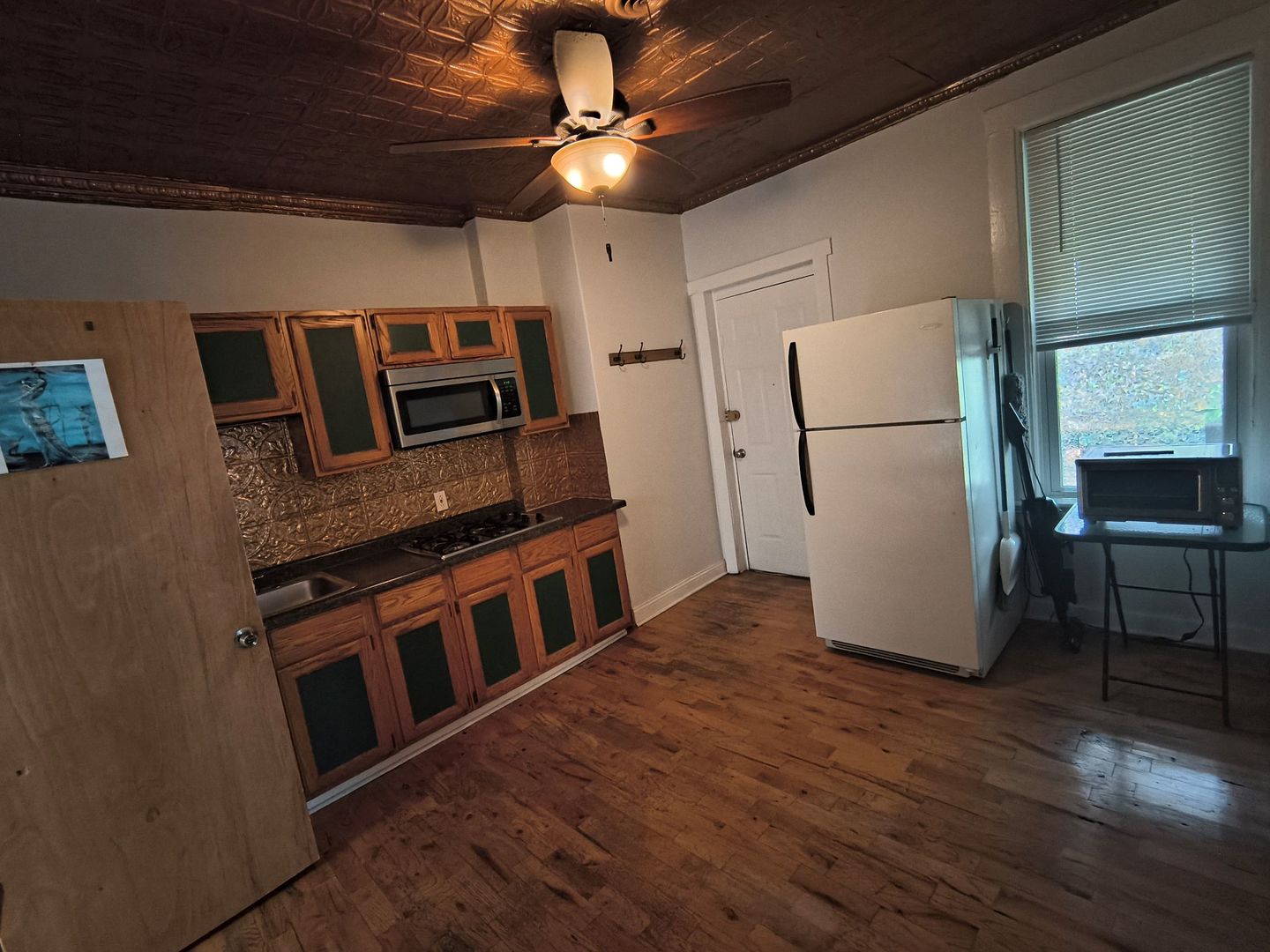 1532 W 19th Street Unit: 2F