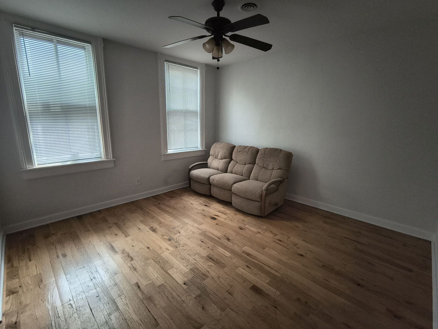 1532 W 19th Street Unit: 2F