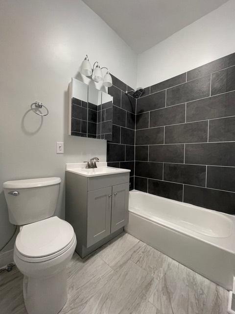 916 W 68th Street W Unit: 1W