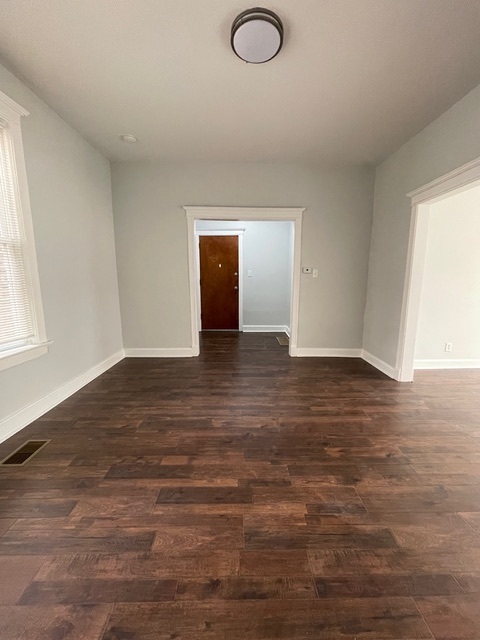 916 W 68th Street W Unit: 1W