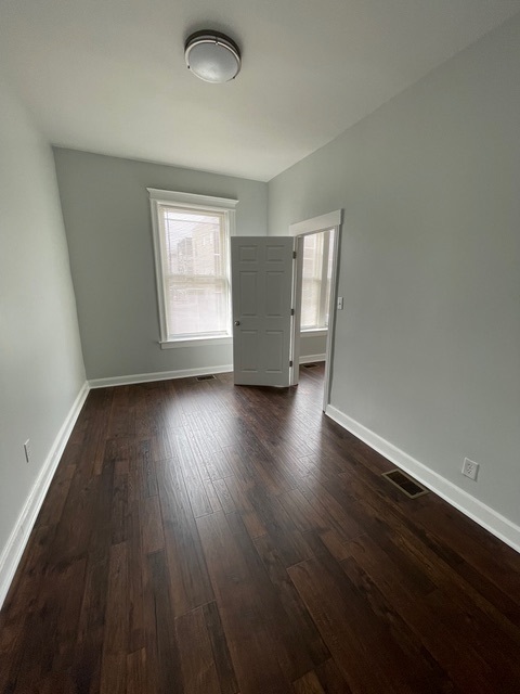 916 W 68th Street W Unit: 1W