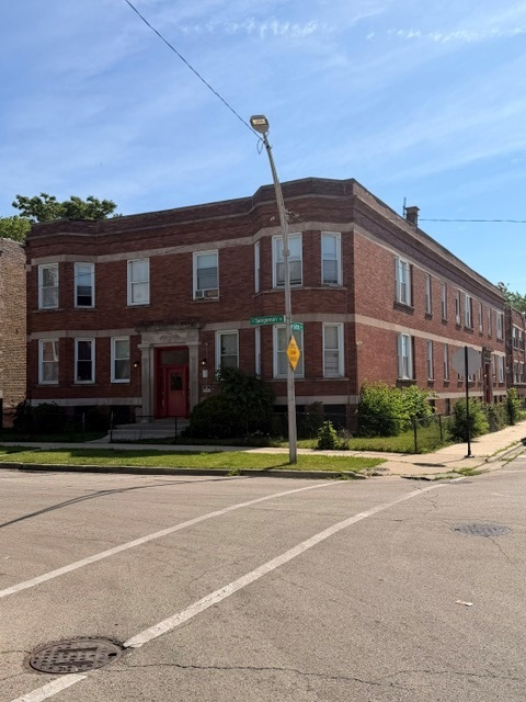 916 W 68th Street W Unit: 1W