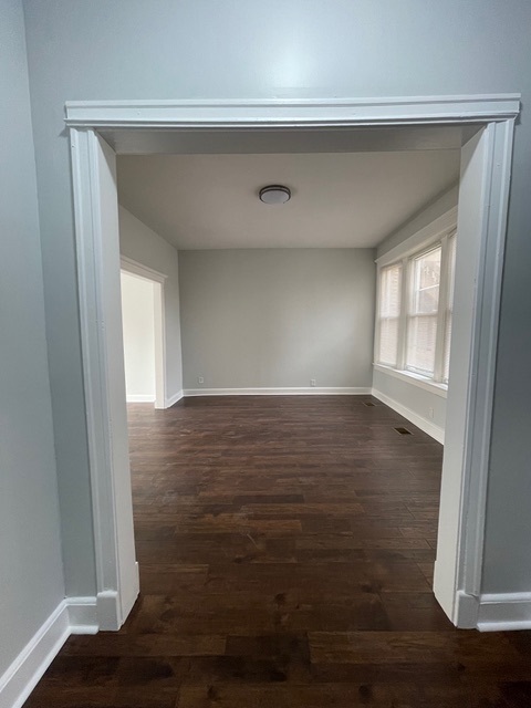 916 W 68th Street W Unit: 1W
