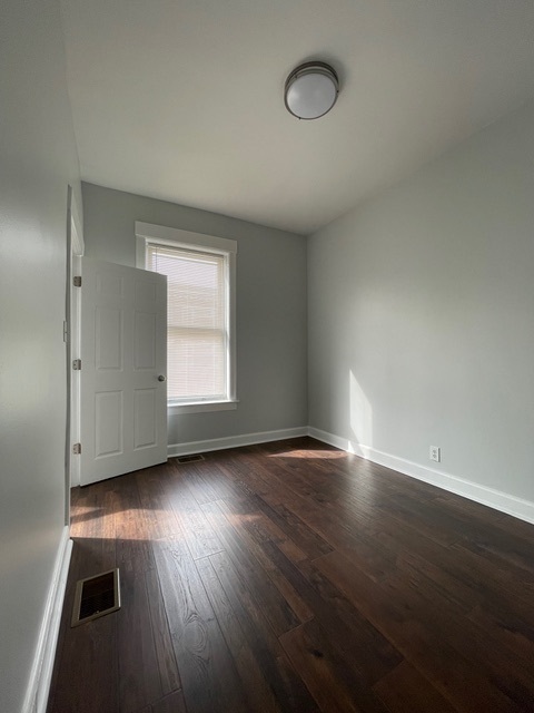 916 W 68th Street W Unit: 1W