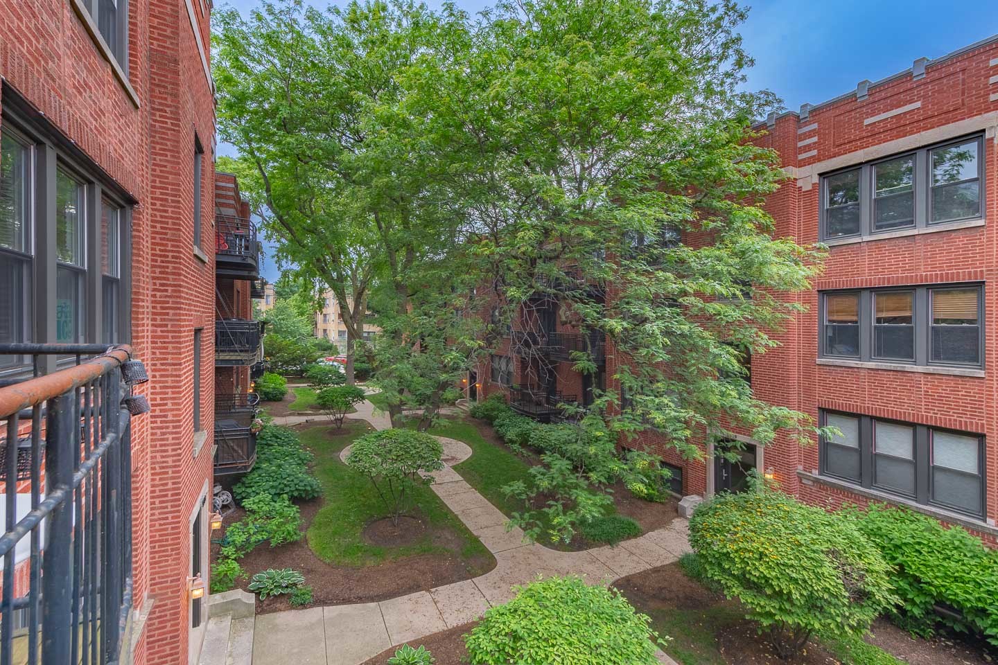 5913 N Paulina Street Unit: 2E