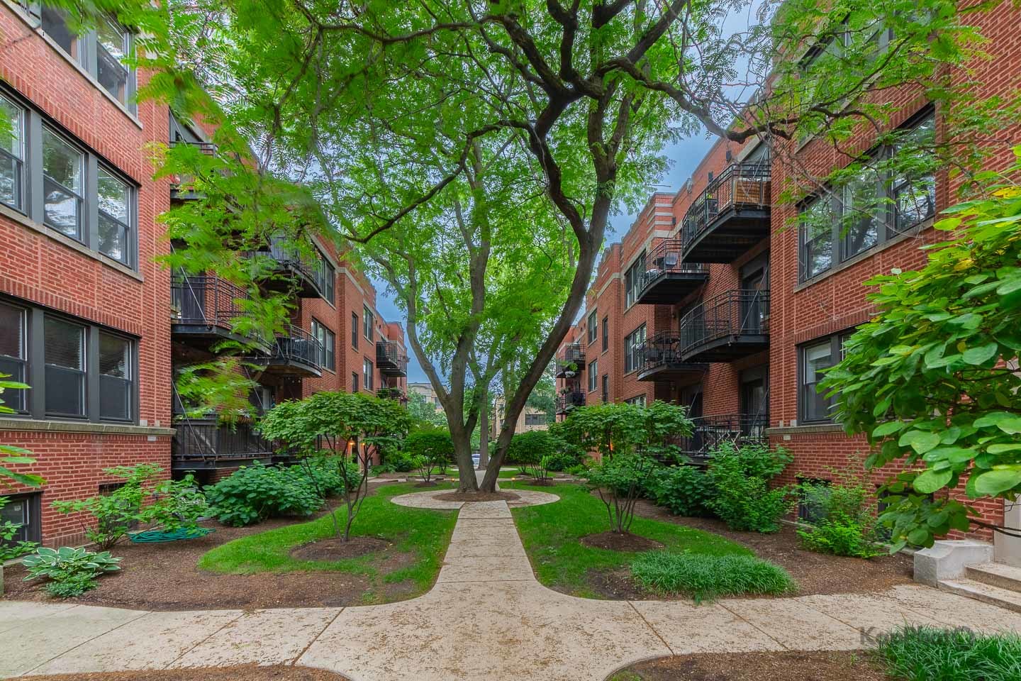 5913 N Paulina Street Unit: 2E