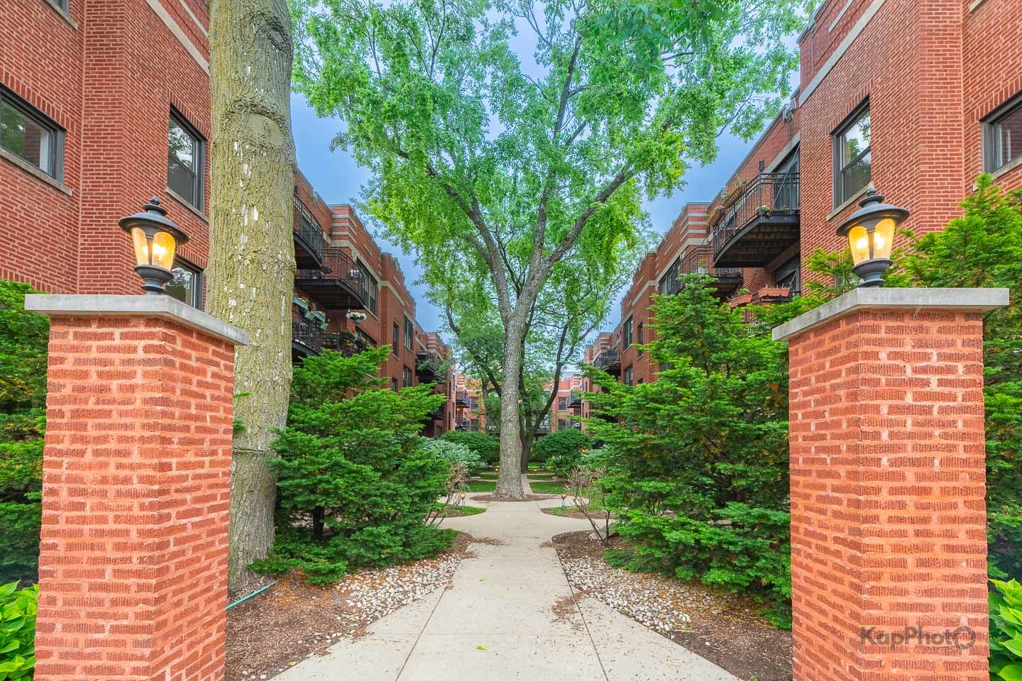 5913 N Paulina Street Unit: 2E