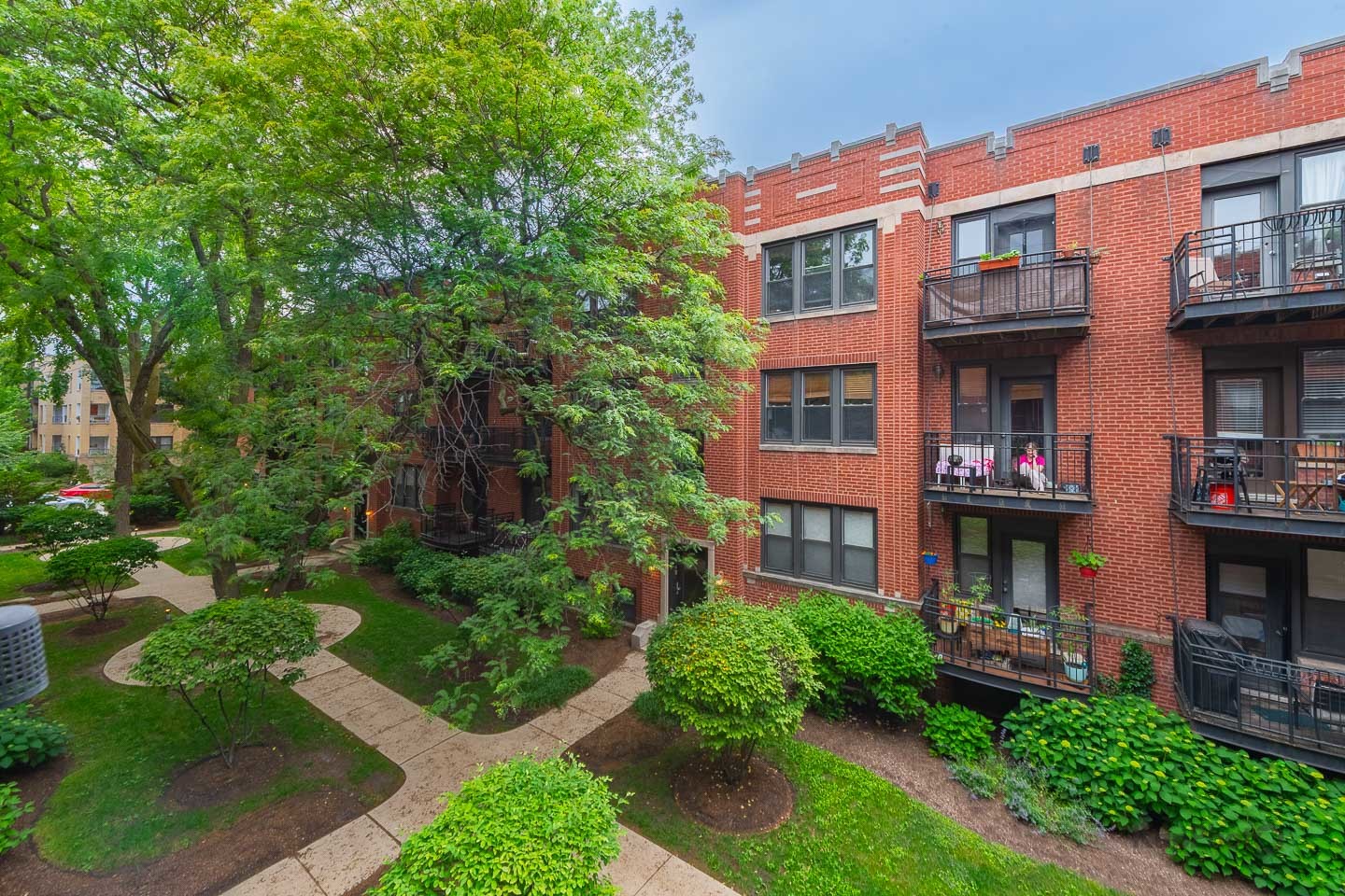 5913 N Paulina Street Unit: 2E