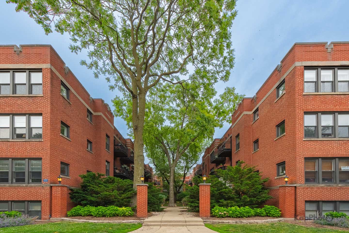 5913 N Paulina Street Unit: 2E