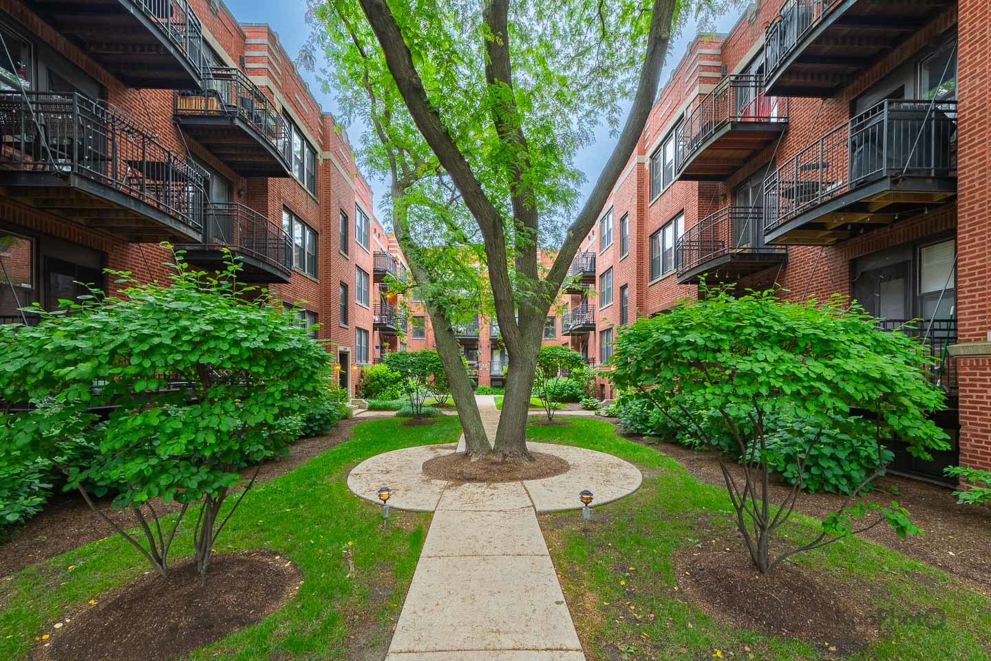 5913 N Paulina Street Unit: 2E