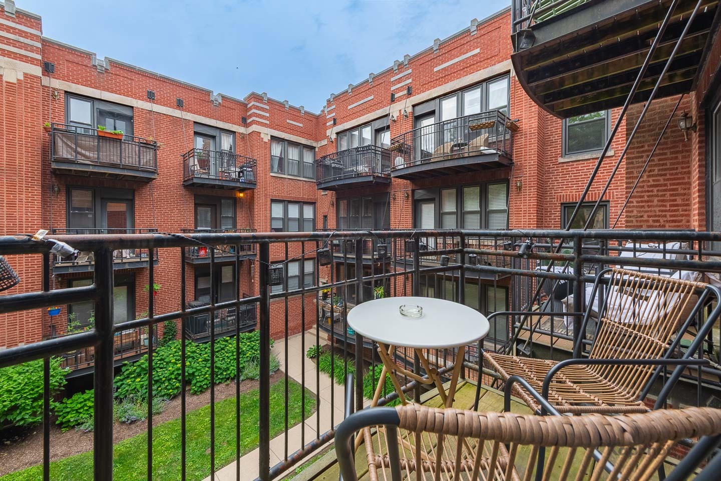 5913 N Paulina Street Unit: 2E