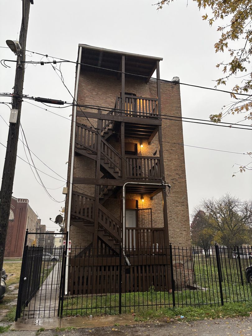 1443 S Drake Avenue Unit: 3F
