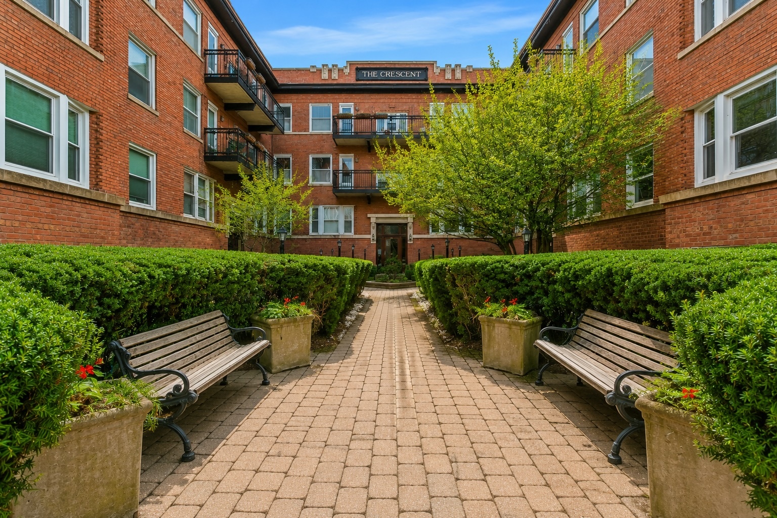 845 W BELLE PLAINE Avenue Unit: 2E