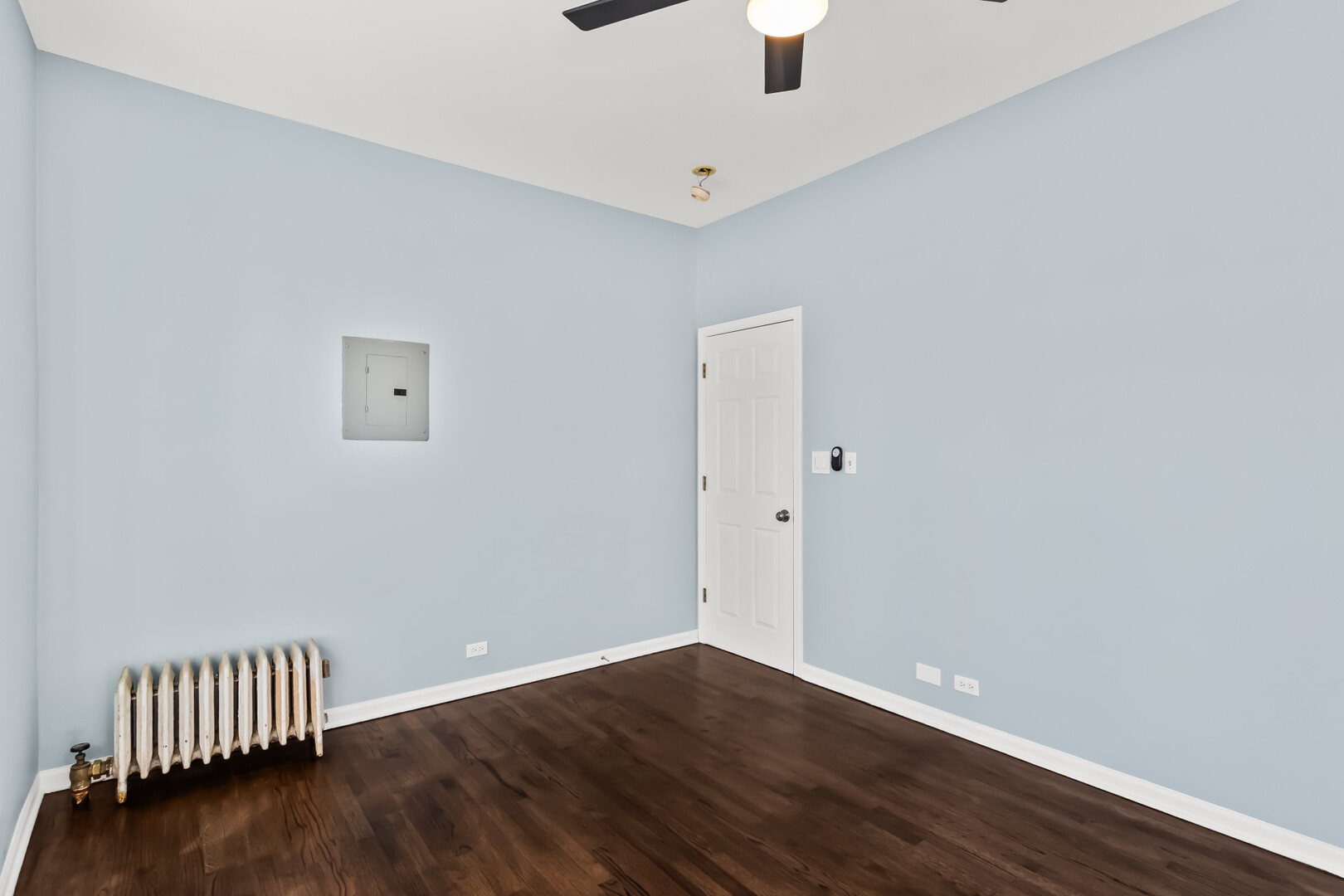 845 W BELLE PLAINE Avenue Unit: 2E