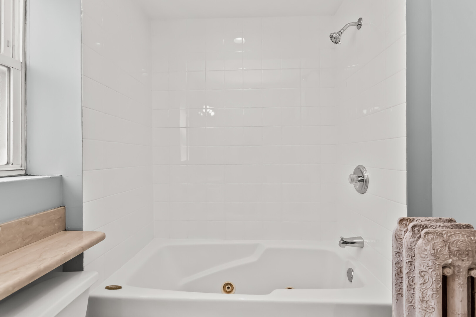 845 W BELLE PLAINE Avenue Unit: 2E