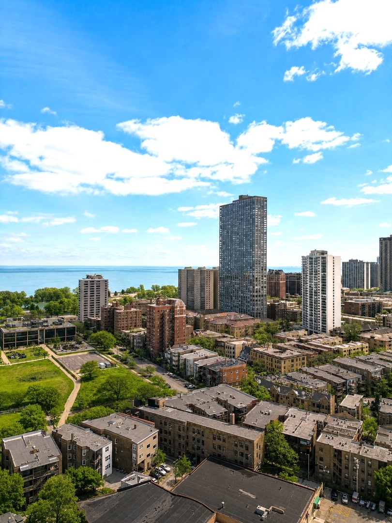845 W BELLE PLAINE Avenue Unit: 2E