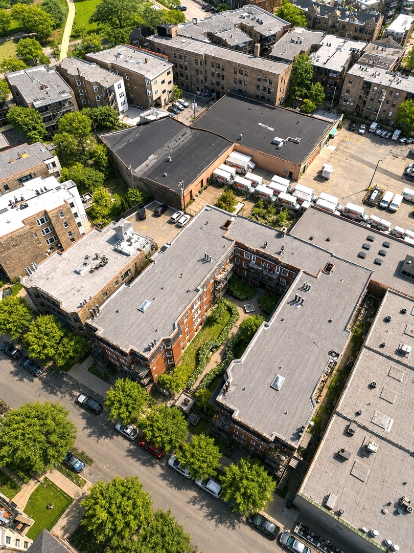 845 W BELLE PLAINE Avenue Unit: 2E