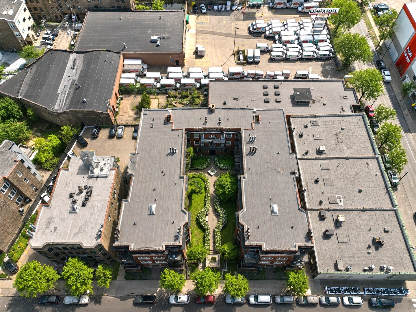 845 W BELLE PLAINE Avenue Unit: 2E